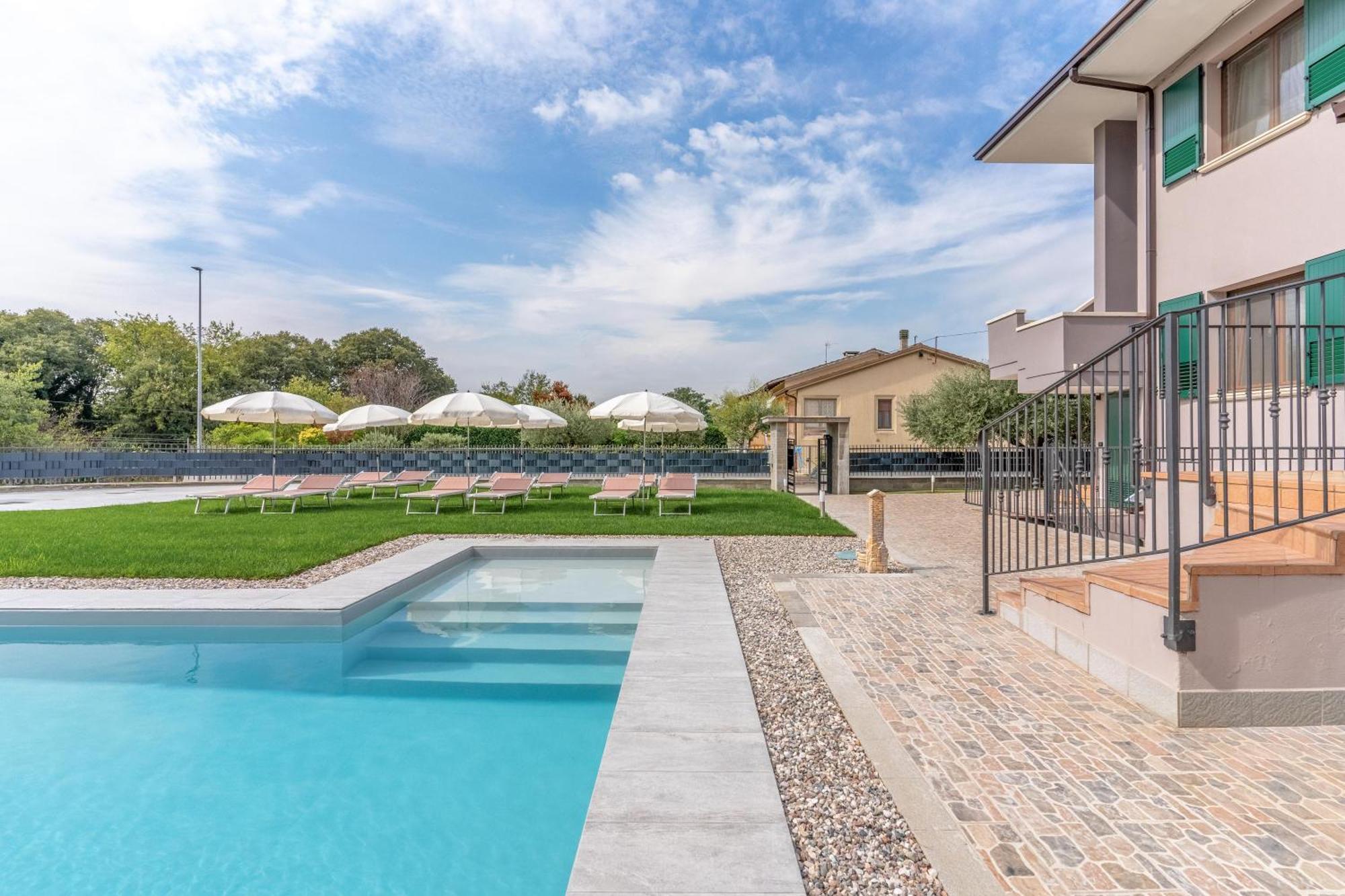 -Free Pool And Parking- Garda House Apartments Castelnuovo del Garda Buitenkant foto
