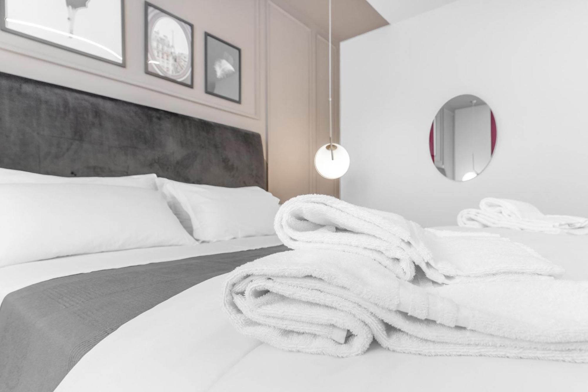 -Free Pool And Parking- Garda House Apartments Castelnuovo del Garda Buitenkant foto