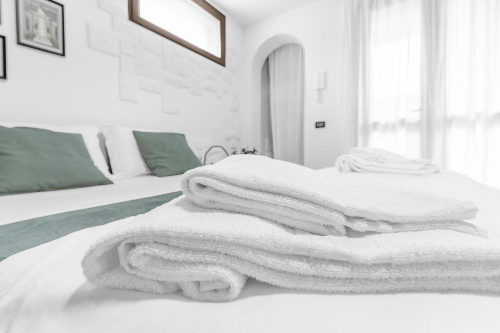-Free Pool And Parking- Garda House Apartments Castelnuovo del Garda Buitenkant foto